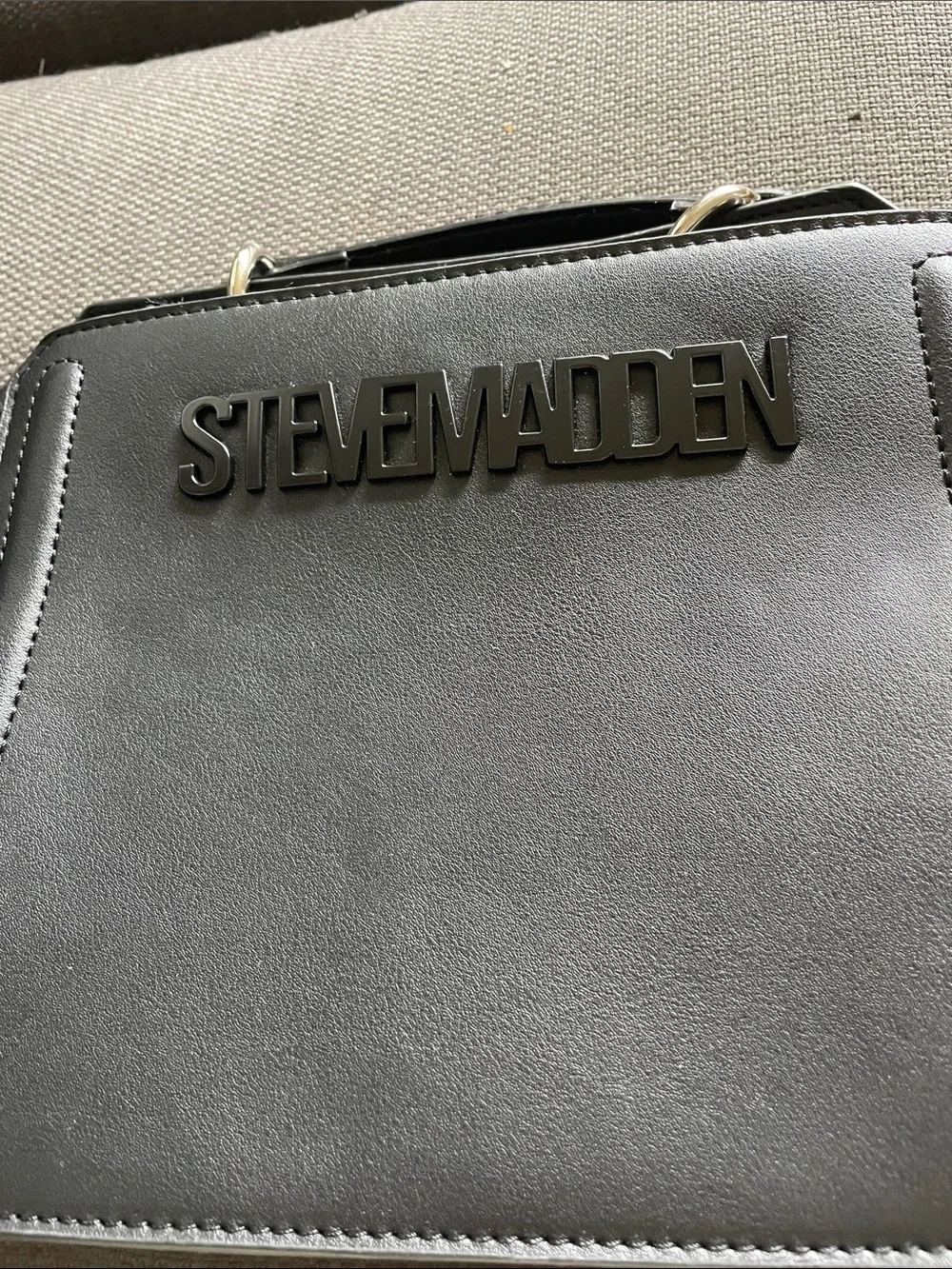 Steve Madden compact leather